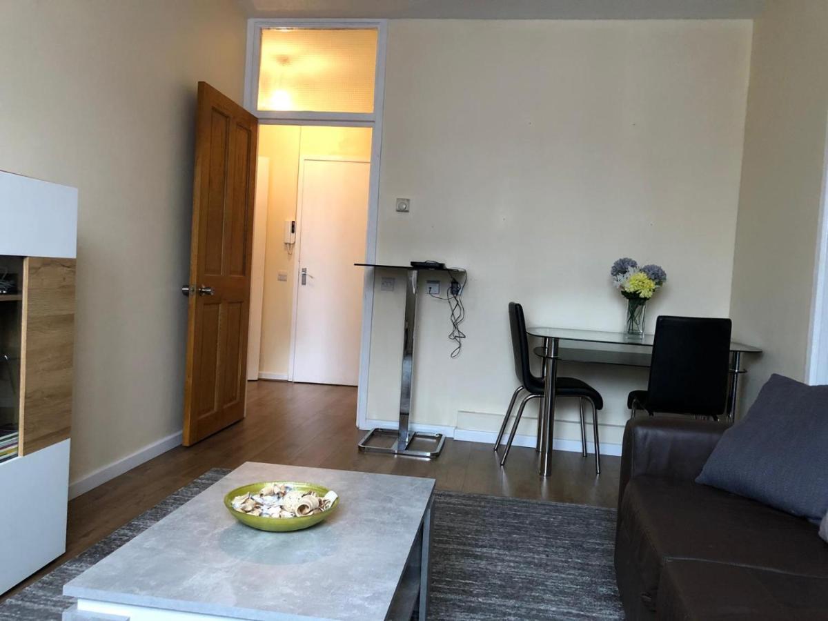 Entire Flat Very Comfortable 1 Bedroom 런던 외부 사진
